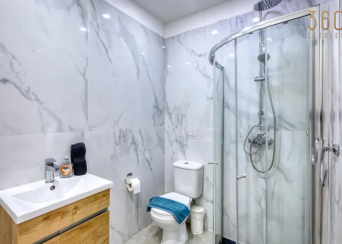 Apartment Hub 3br Close To Seafront With Ac *