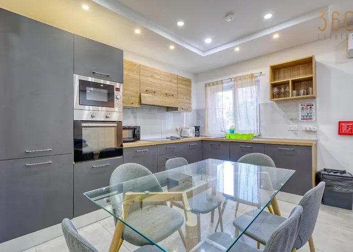 Apartment Hub 3br Close To Seafront With Ac