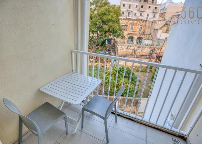 Apartment Hub 3br Close To Seafront With Ac *