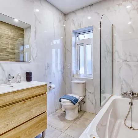 Hub 3br Close To Seafront With Ac *