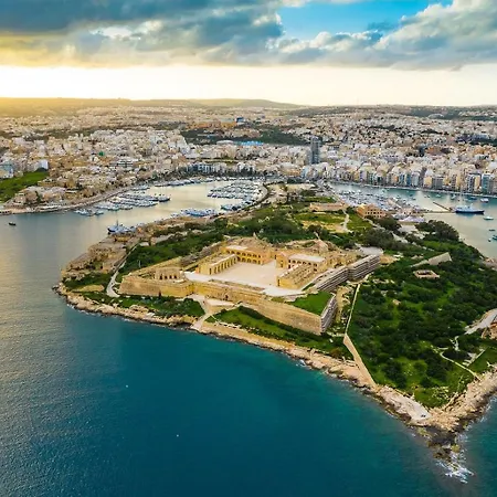 Hub 3br Close To Seafront With Ac Gzira