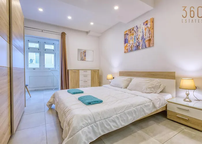Hub 3br Close To Seafront With Ac 아파트 그지라