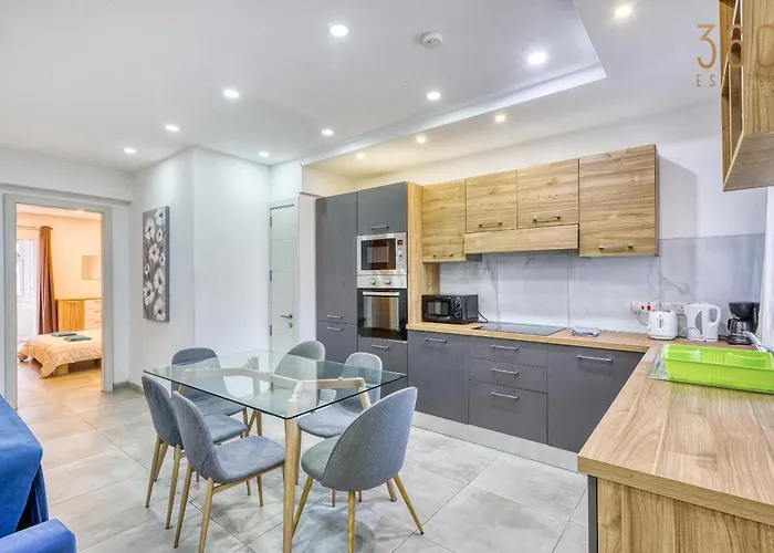 Hub 3br Close To Seafront With Ac *